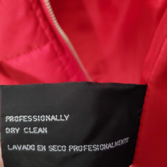 Old School Clothing Co. Red Puffer Coat with Detachable Faux Fur Collar, M - Picture 9 of 12